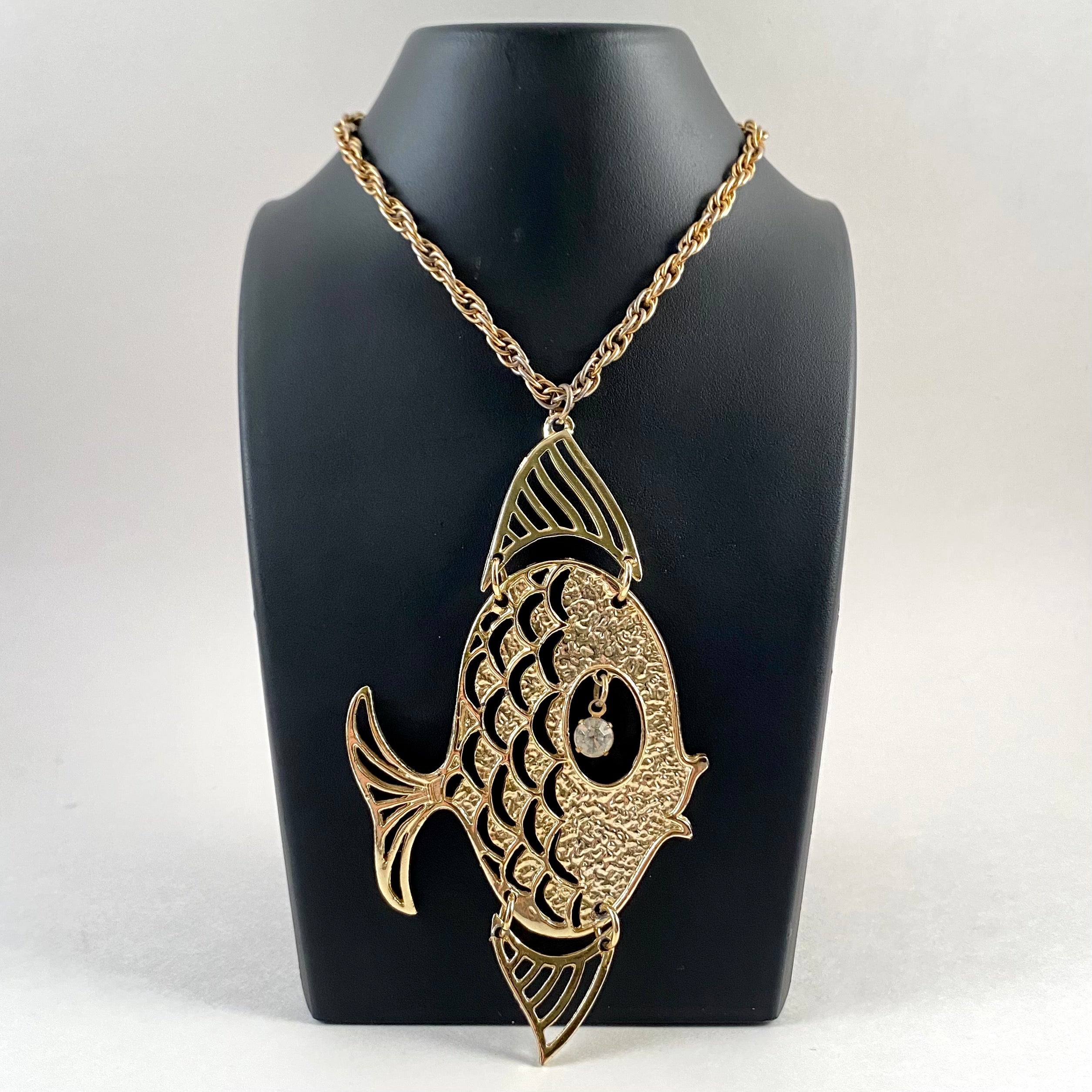 Senco gold hot sale fish pendant