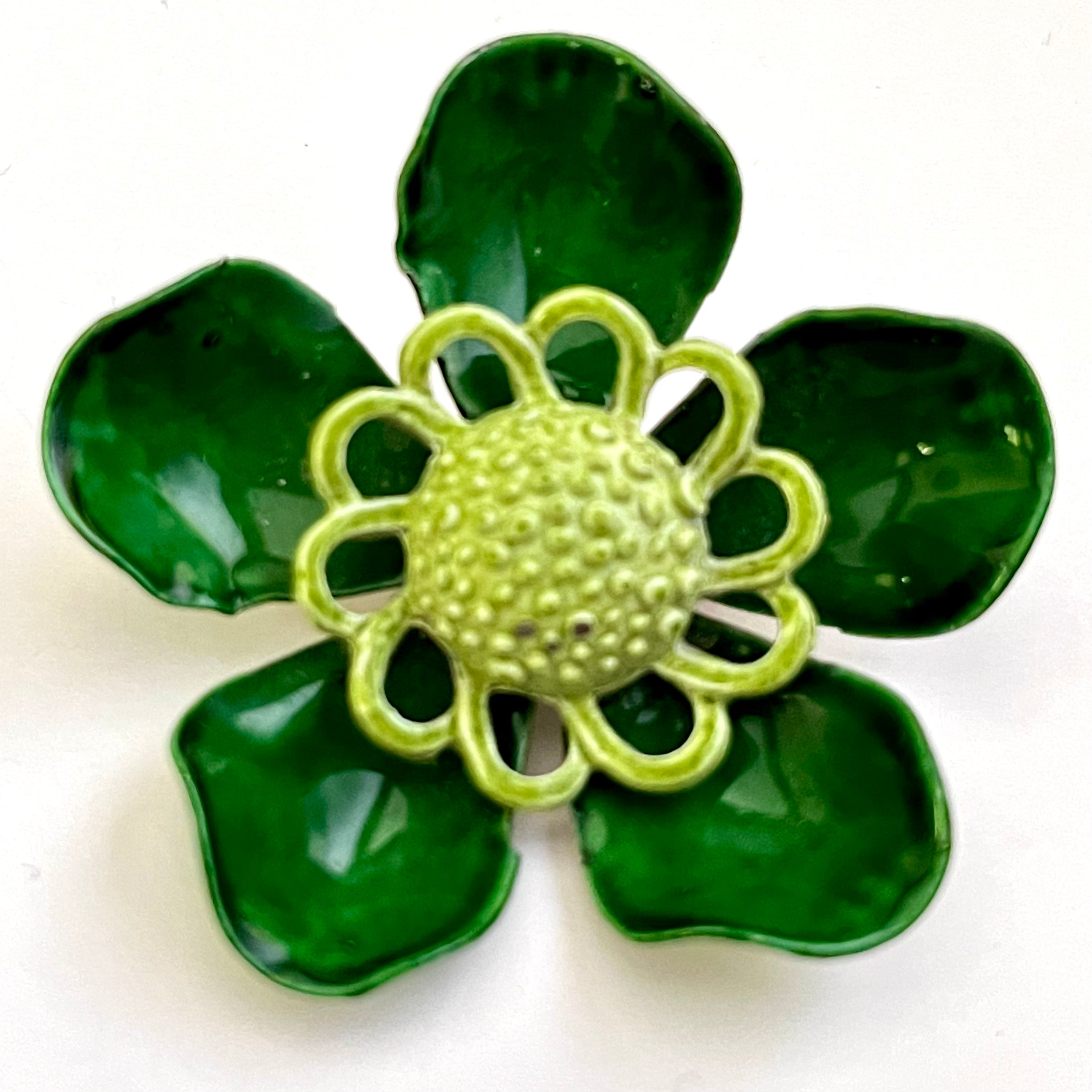 late-60s-early-70s-enamel-flower-brooch-retro-kandy-vintage