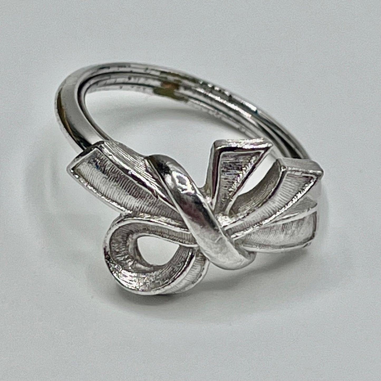 1975 Avon Beau Knot Ring