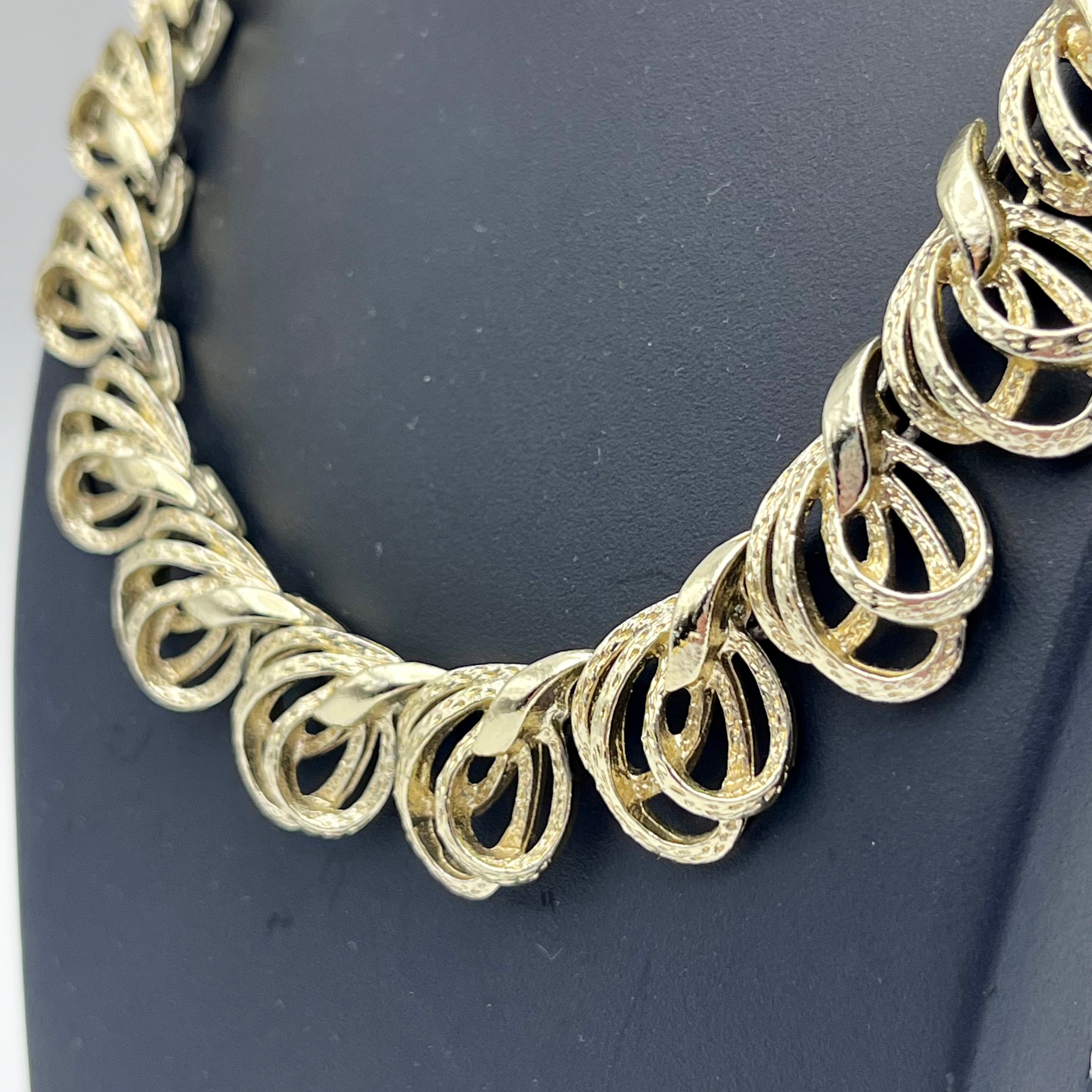 Coro hot sale necklace value