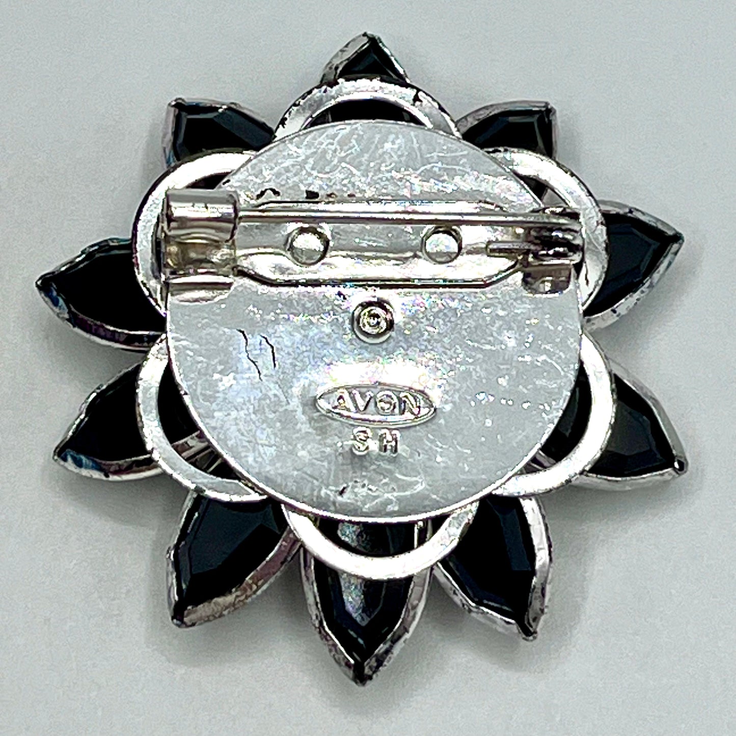 2005 Avon Flower Pin