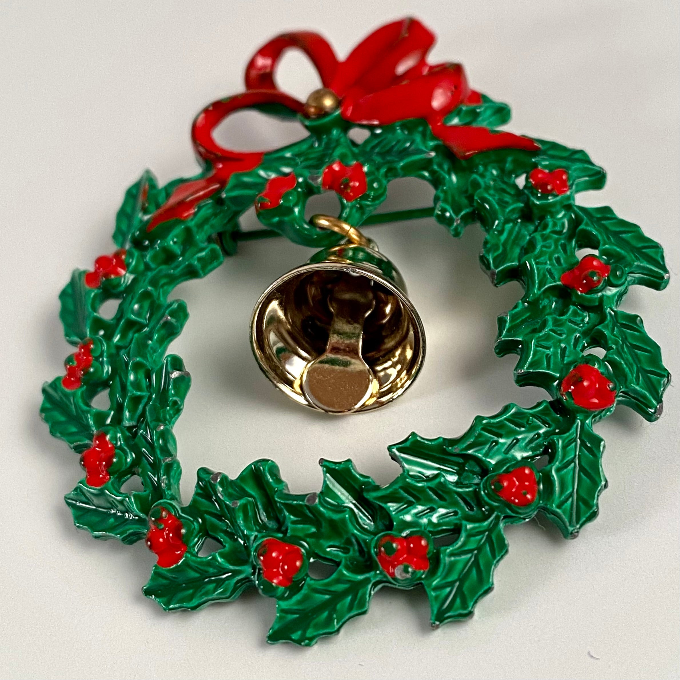 Christmas on sale wreath brooch