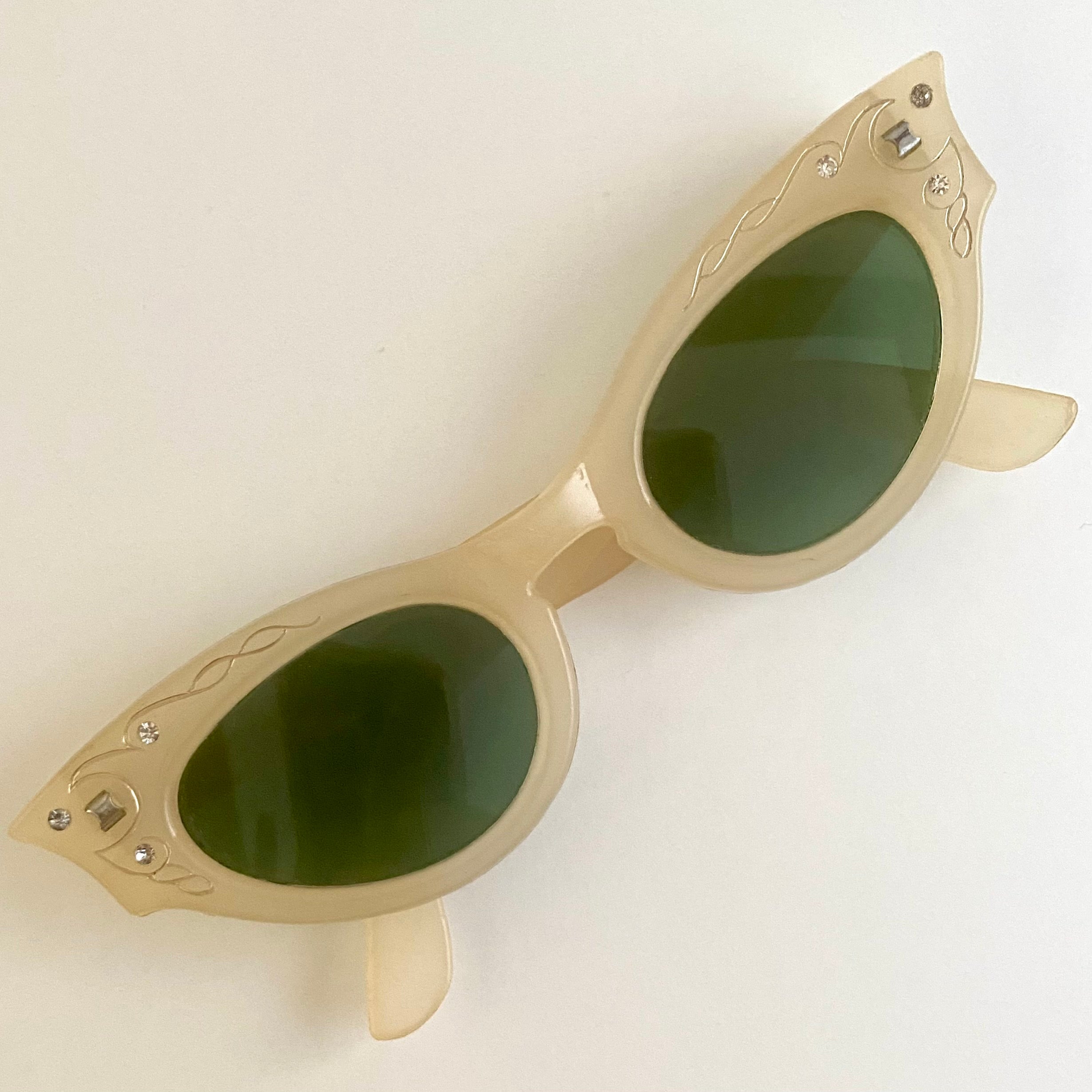 1950s Sunglasses | White Cat Eye – Female Hysteria Vintage