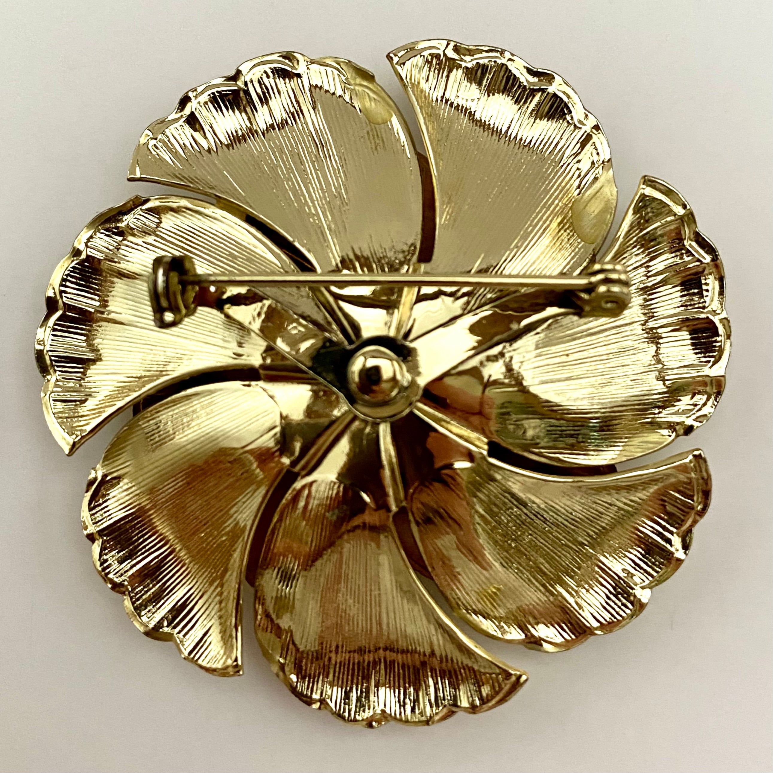 Metal hot sale flower brooch