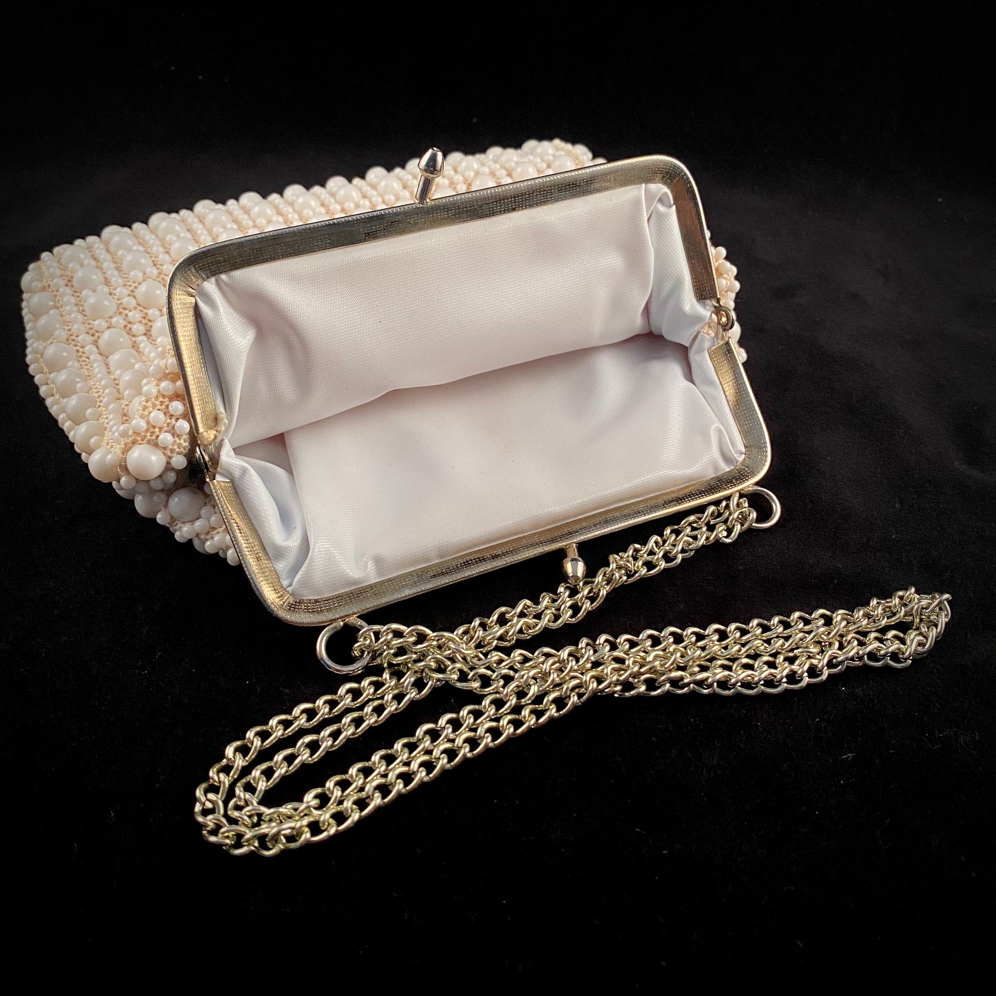 VINTAGE HAND MADE IN HONG KONG WHITE BEADED PURSE CLUTCH HANDBAG MOTHER OF  PEARL
