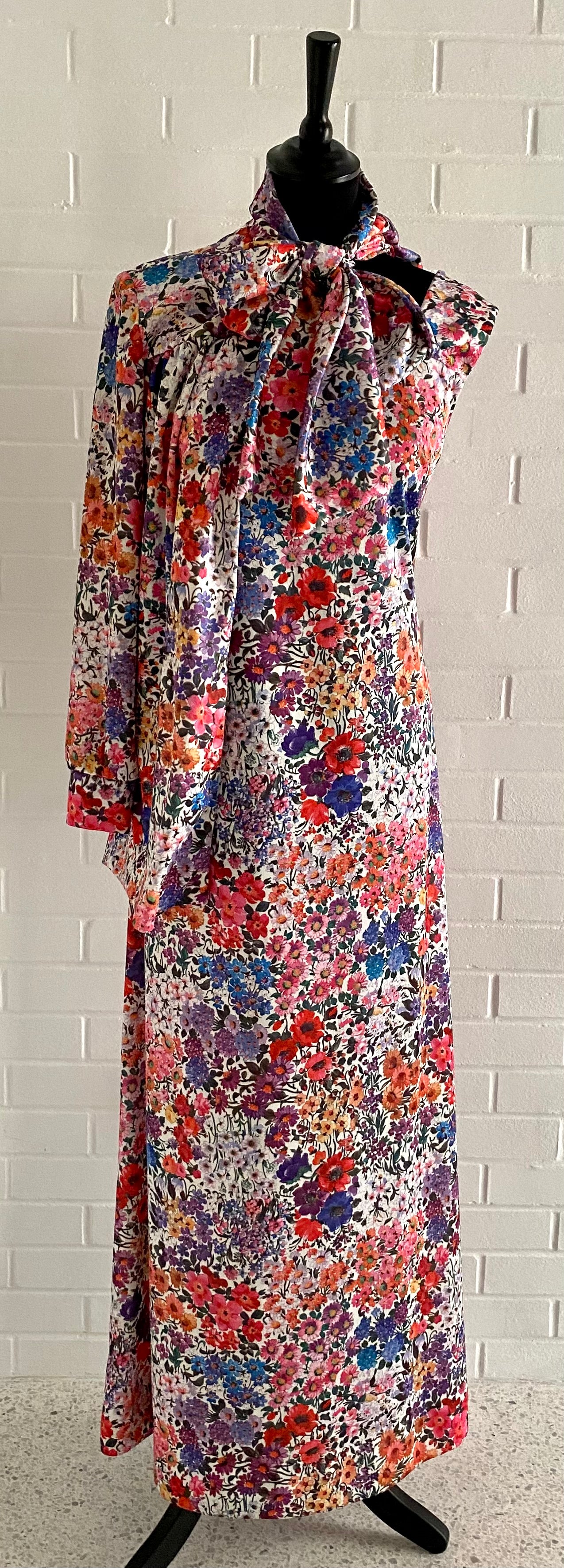 Vintage 70s good Bleeker Street Floral Maxi Dress