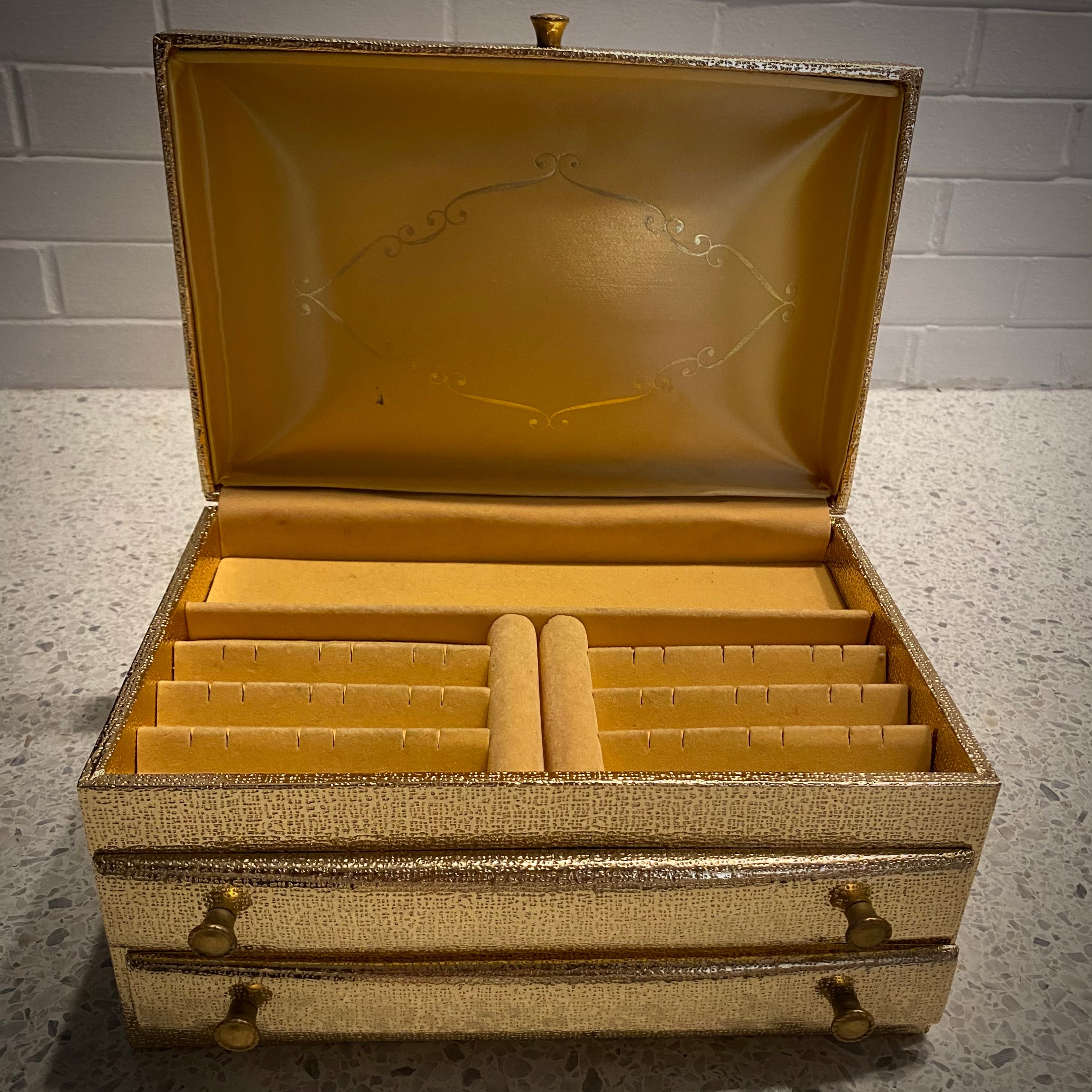 Buxton old good vintage jewelry box