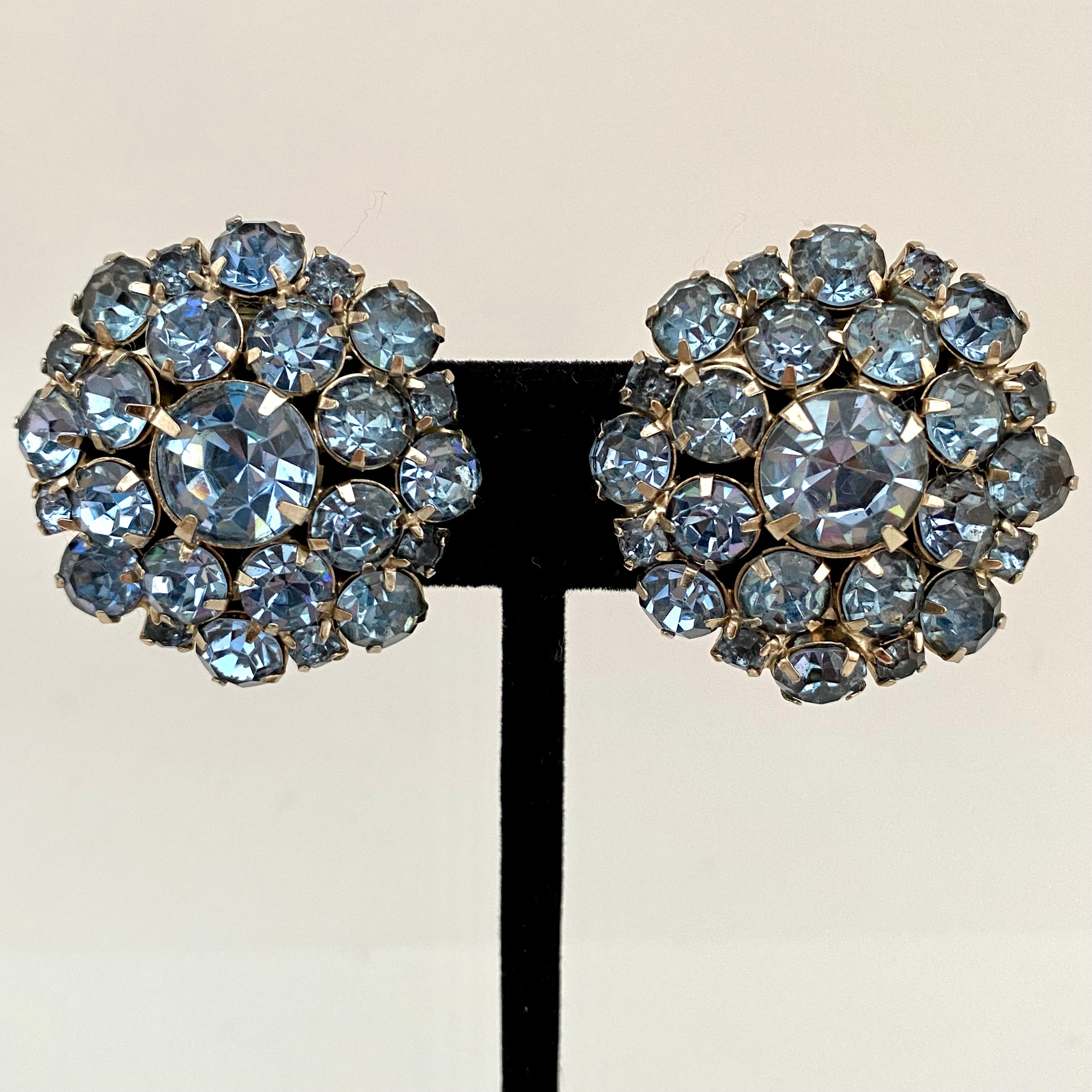 Vintage silver tone blue rhinestones set of brooch and clip on earrings deals